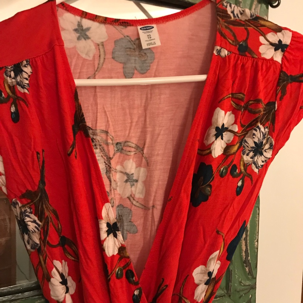 Beautiful red floral Old Navy wrap dress!